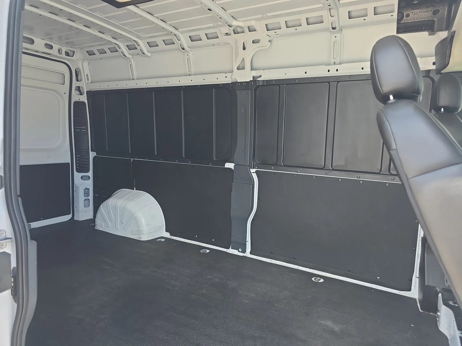 2025 RAM ProMaster Cargo Van Tradesman photo 16