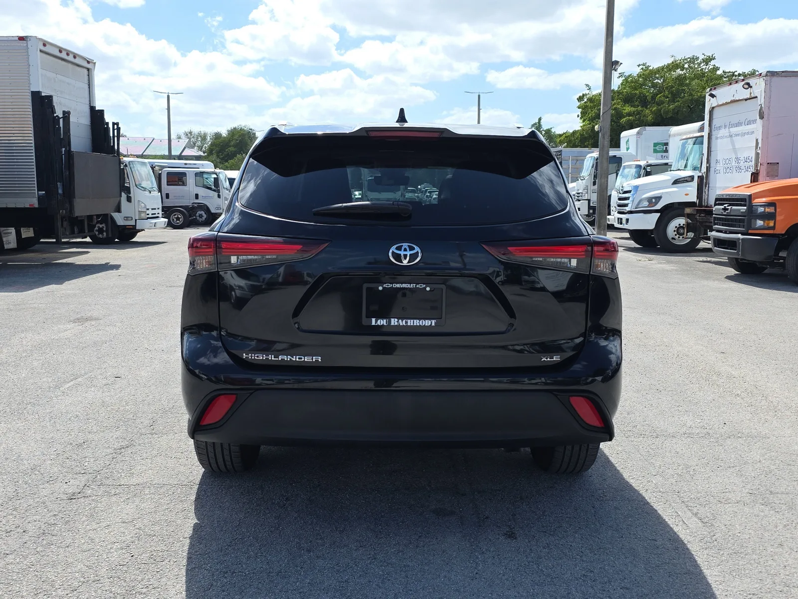 2024 Toyota Highlander LE photo 6