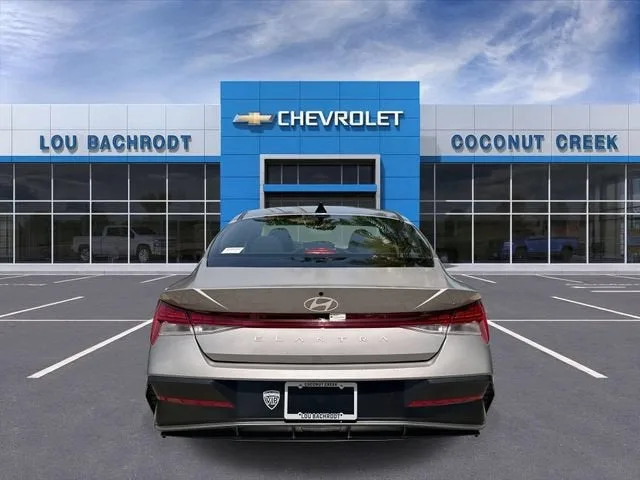 2025 Hyundai Elantra SEL Convenience photo 7