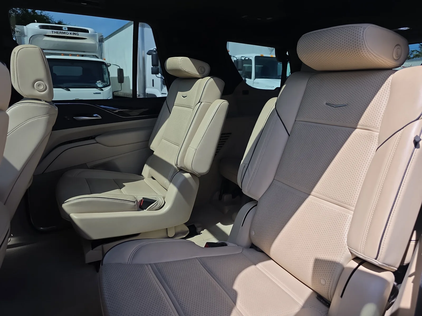 2023 Cadillac Escalade Premium Luxury photo 15