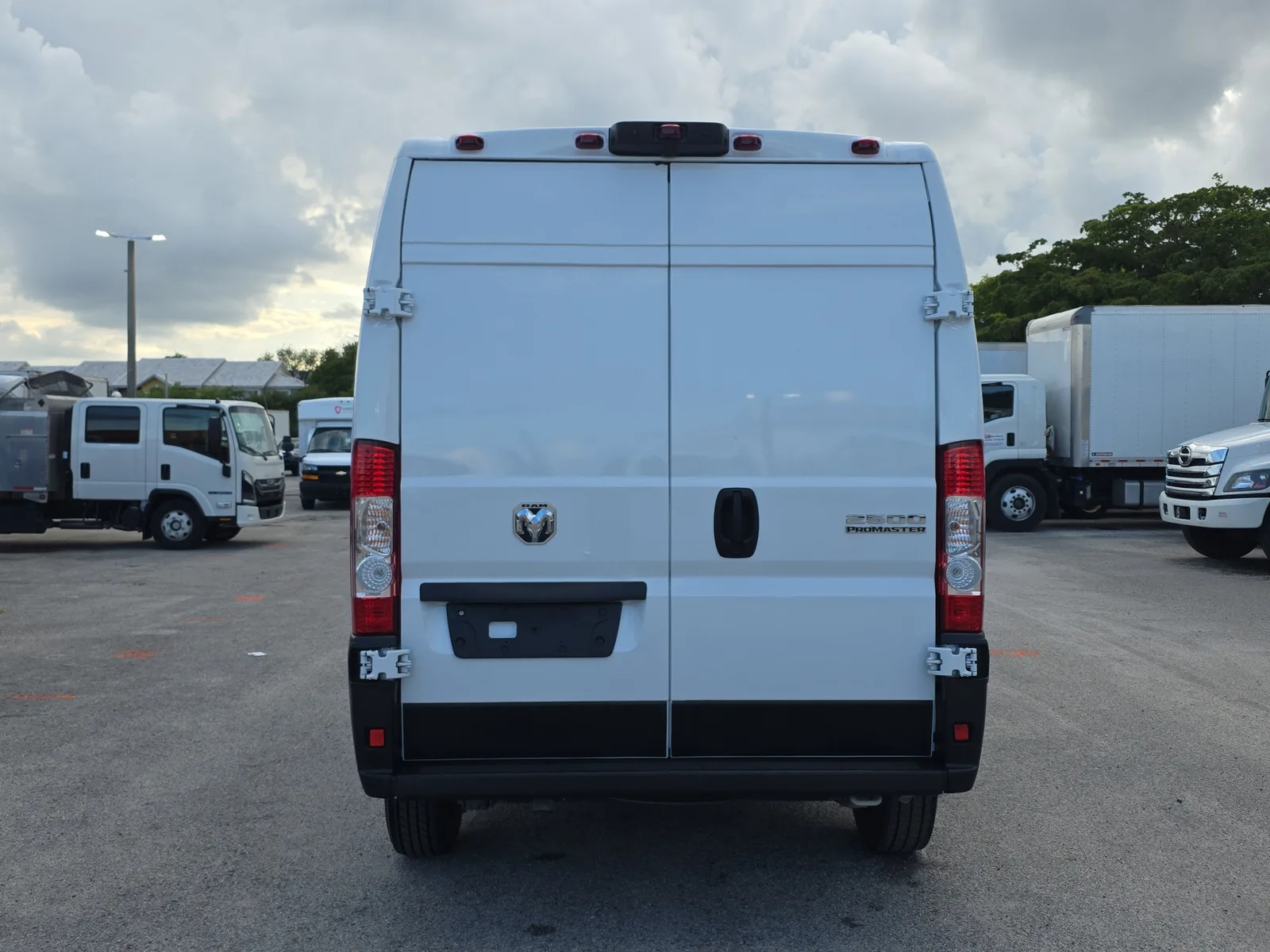 2025 RAM ProMaster Cargo Van Tradesman photo 6