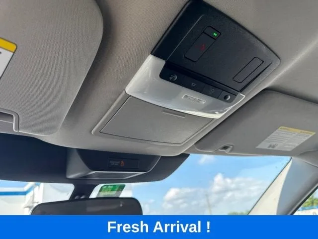 2025 Nissan Pathfinder SV photo 11