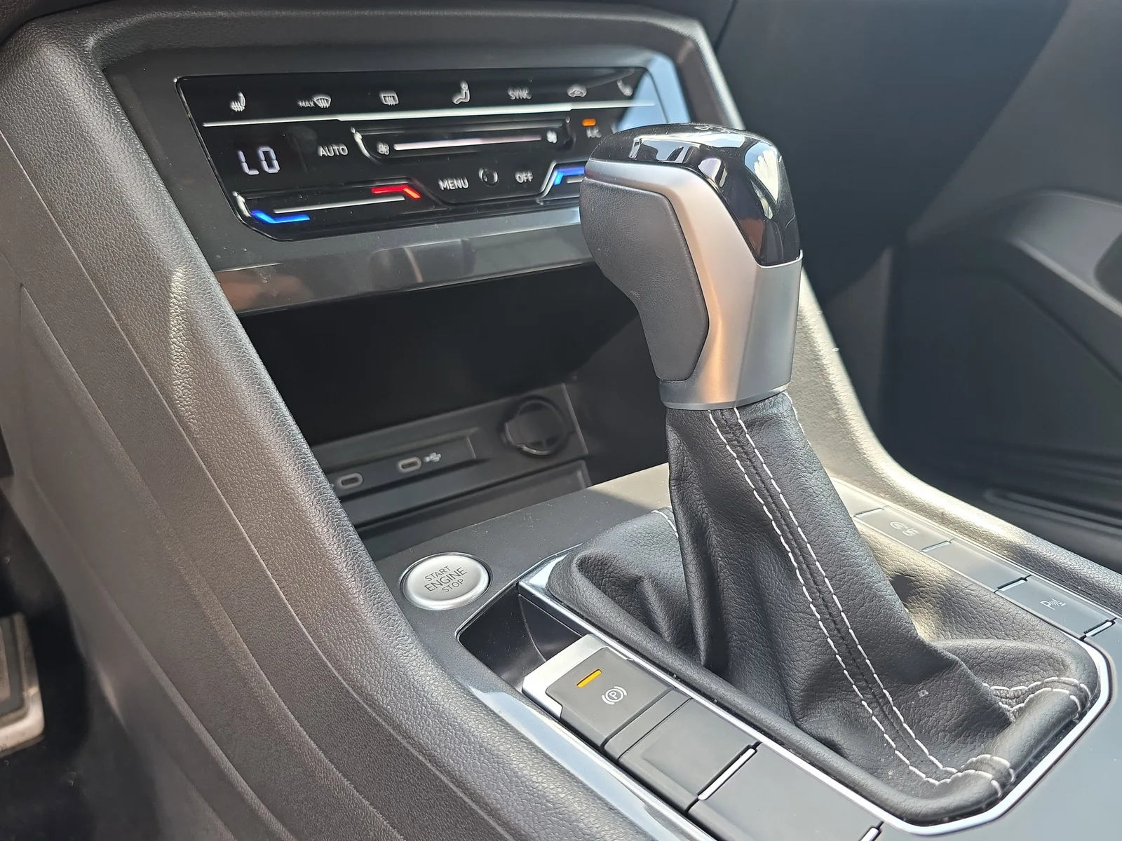 2023 Volkswagen Tiguan SE R-Line Black photo 32