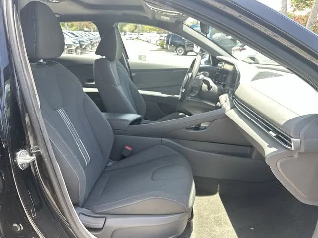 2025 Hyundai Elantra SEL Convenience photo 29