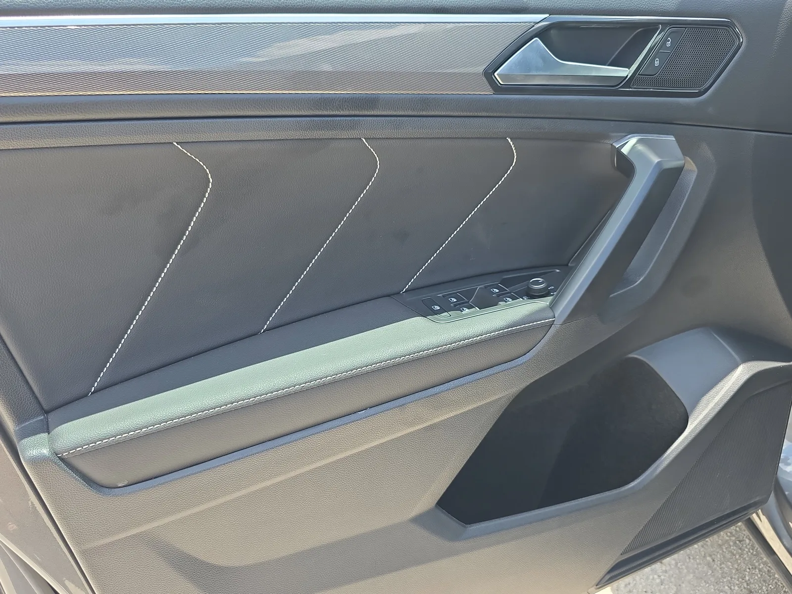 2023 Volkswagen Tiguan SE R-Line Black photo 20