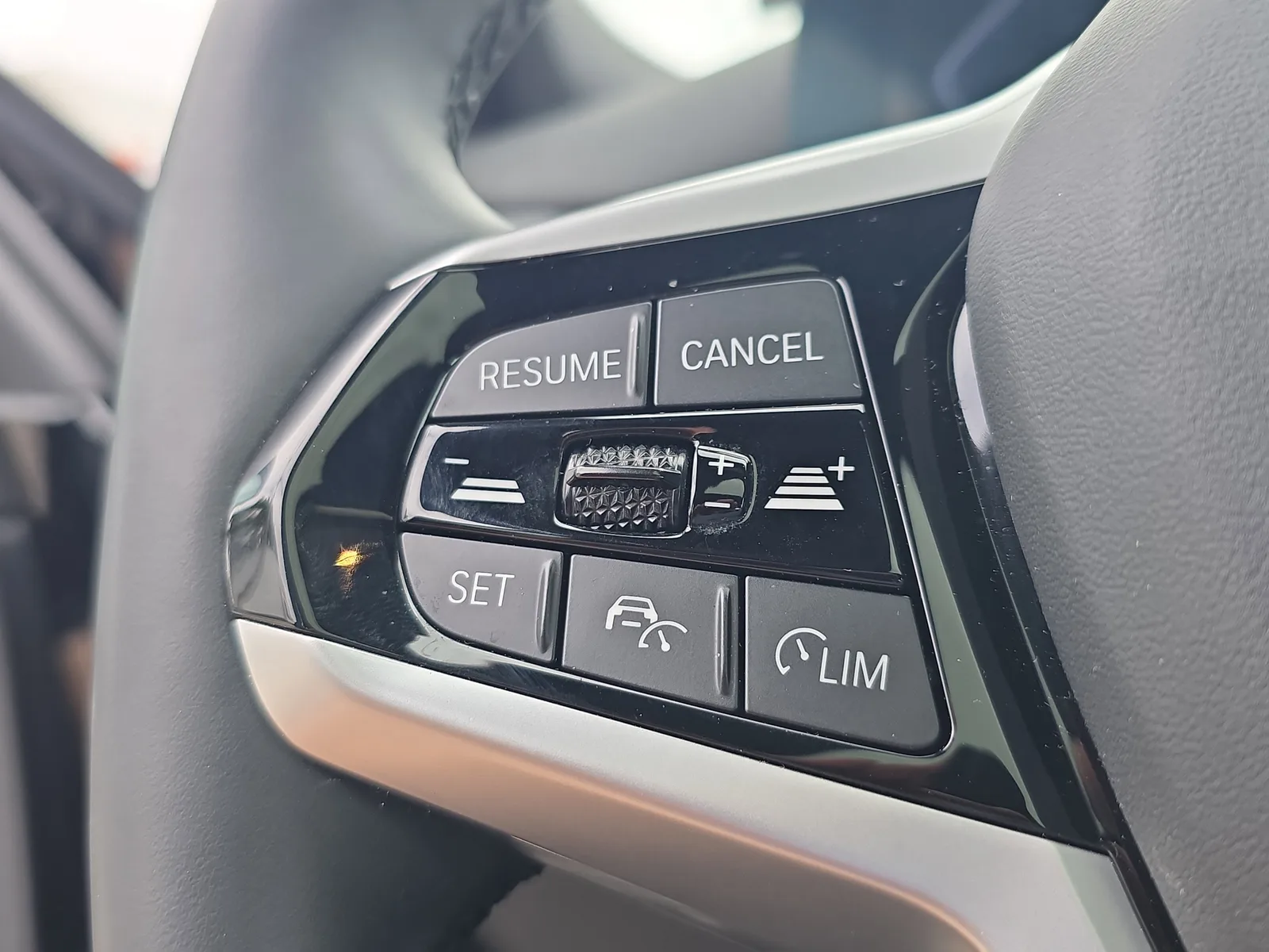 2025 BMW 3 Series 330i xDrive photo 31