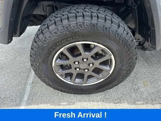 2021 Jeep Gladiator Willys Sport photo 24