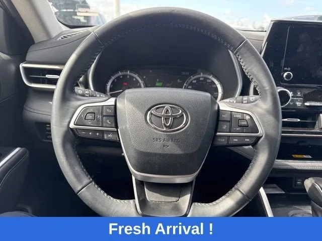 2024 Toyota Highlander LE photo 6
