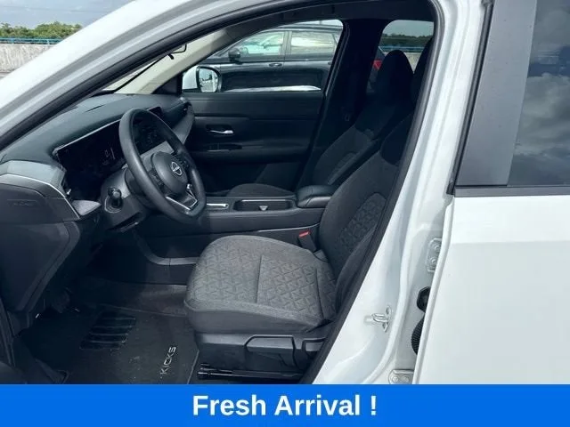 2025 Nissan Kicks SV photo 2