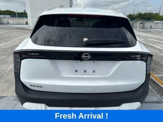 2025 Nissan Kicks SV photo 16