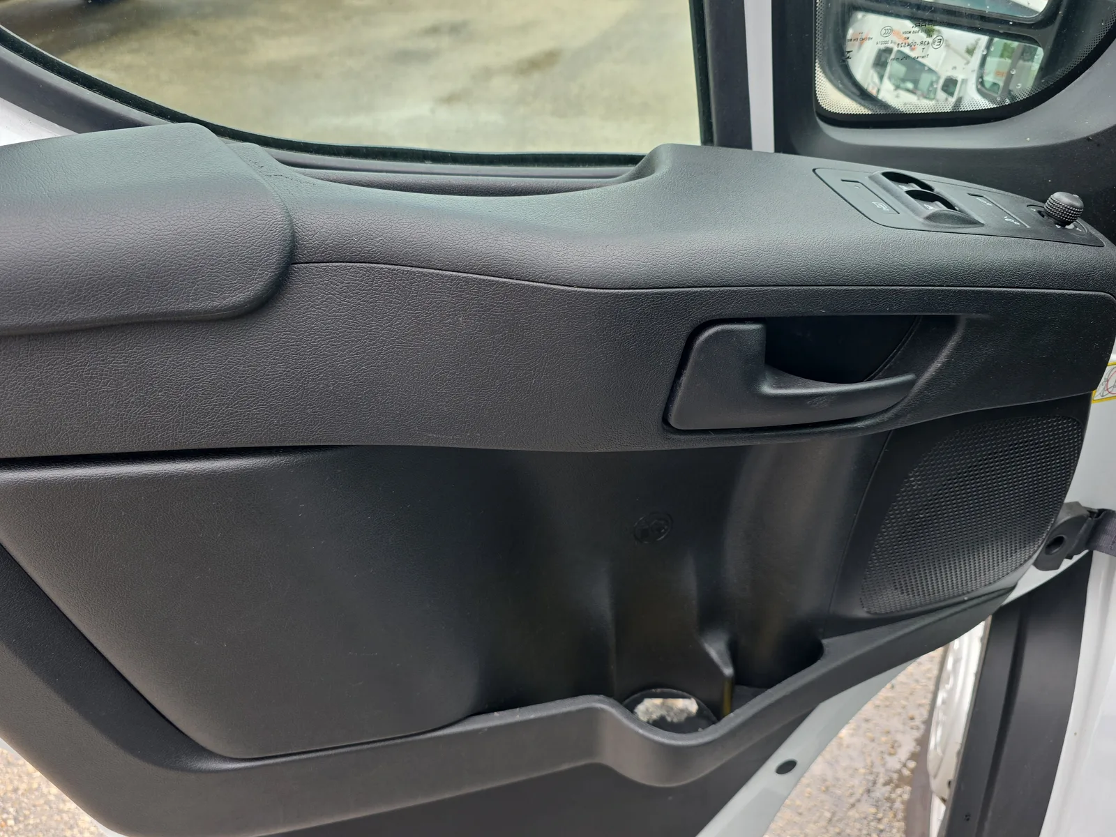 2025 RAM ProMaster Cargo Van Tradesman photo 18