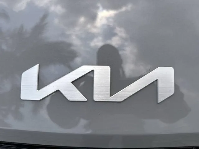 2025 Kia K5 GT photo 10