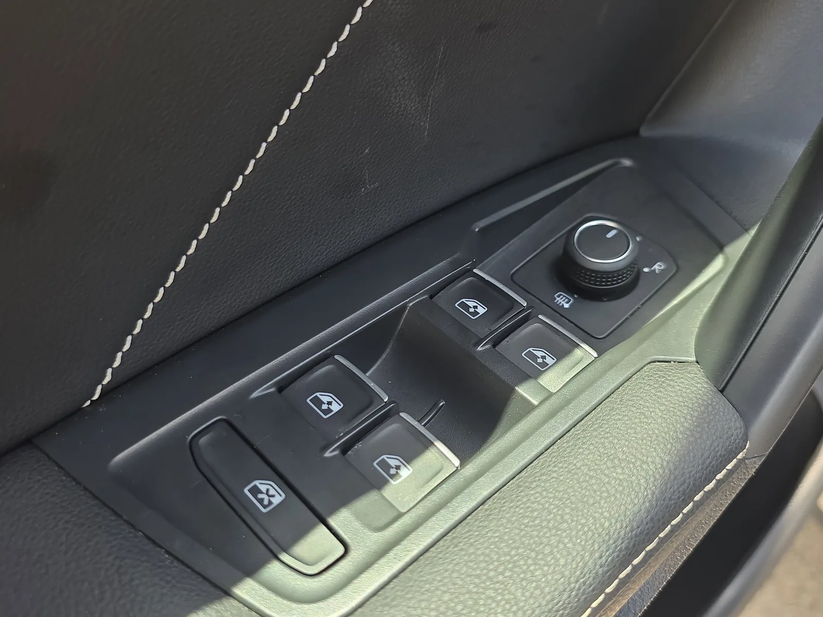 2023 Volkswagen Tiguan SE R-Line Black photo 21