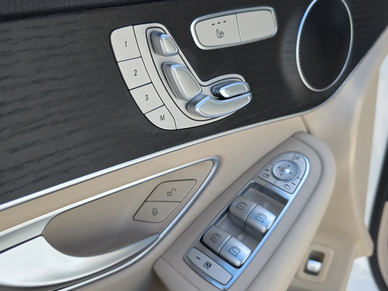 2022 Mercedes-Benz GLC GLC 300 photo 22