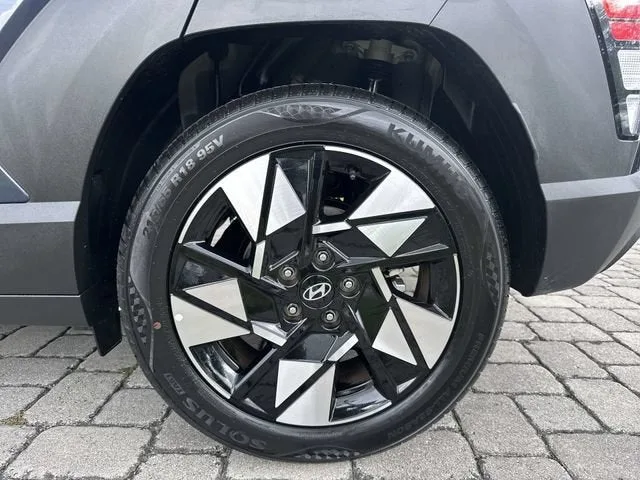 2025 Hyundai Kona SEL photo 11