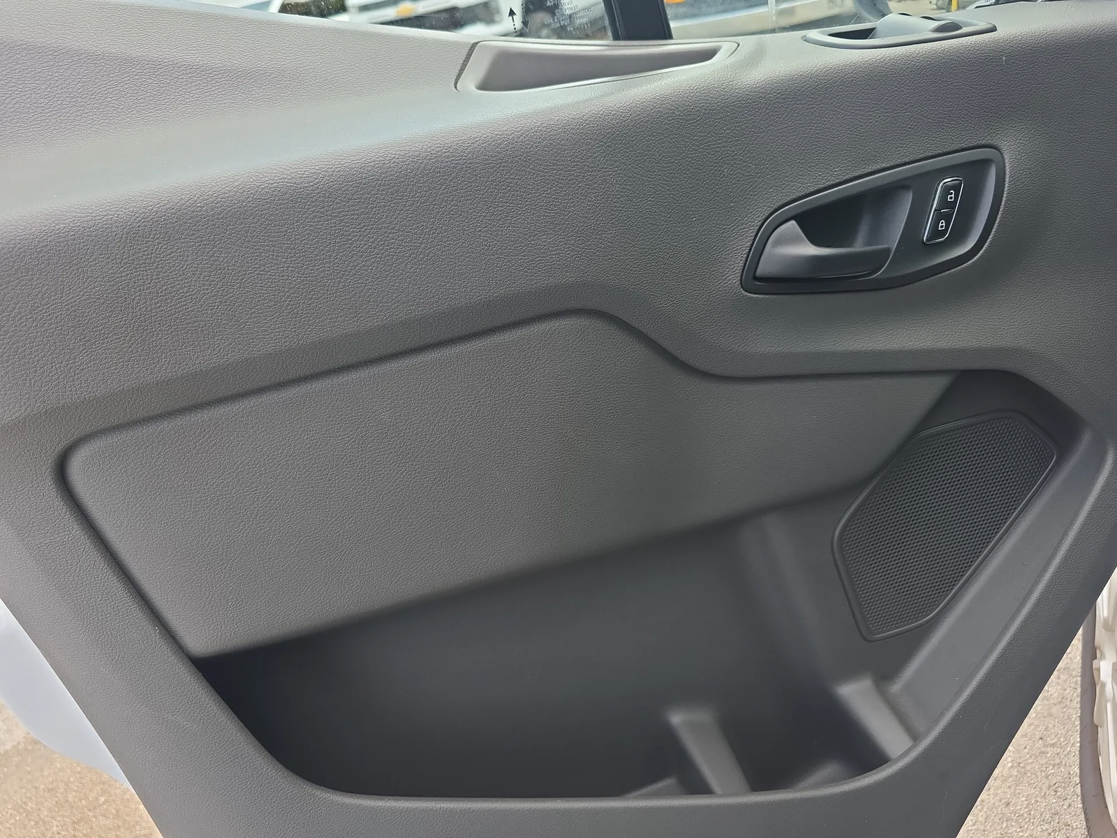 2024 Ford Transit Passenger Wagon XL photo 18