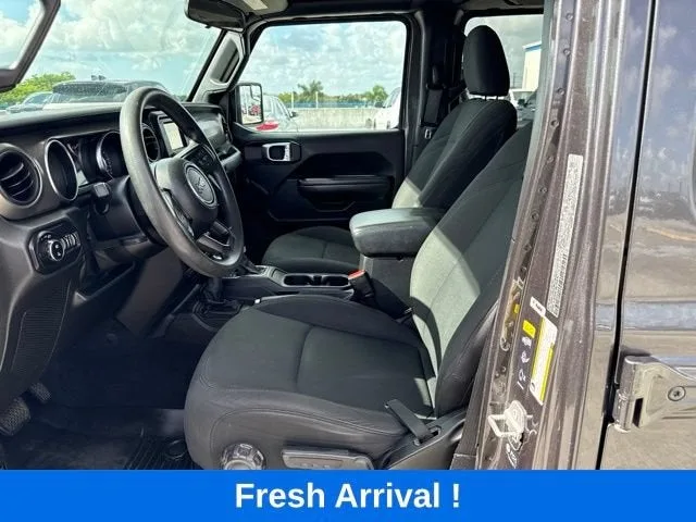 2021 Jeep Gladiator Willys Sport photo 2