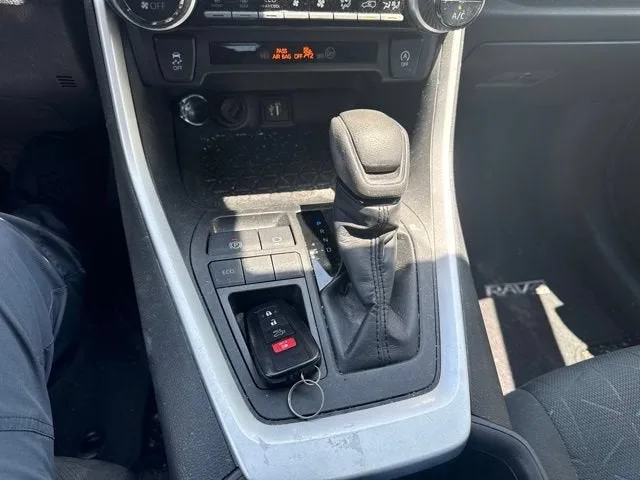 2023 Toyota RAV4 XLE photo 8