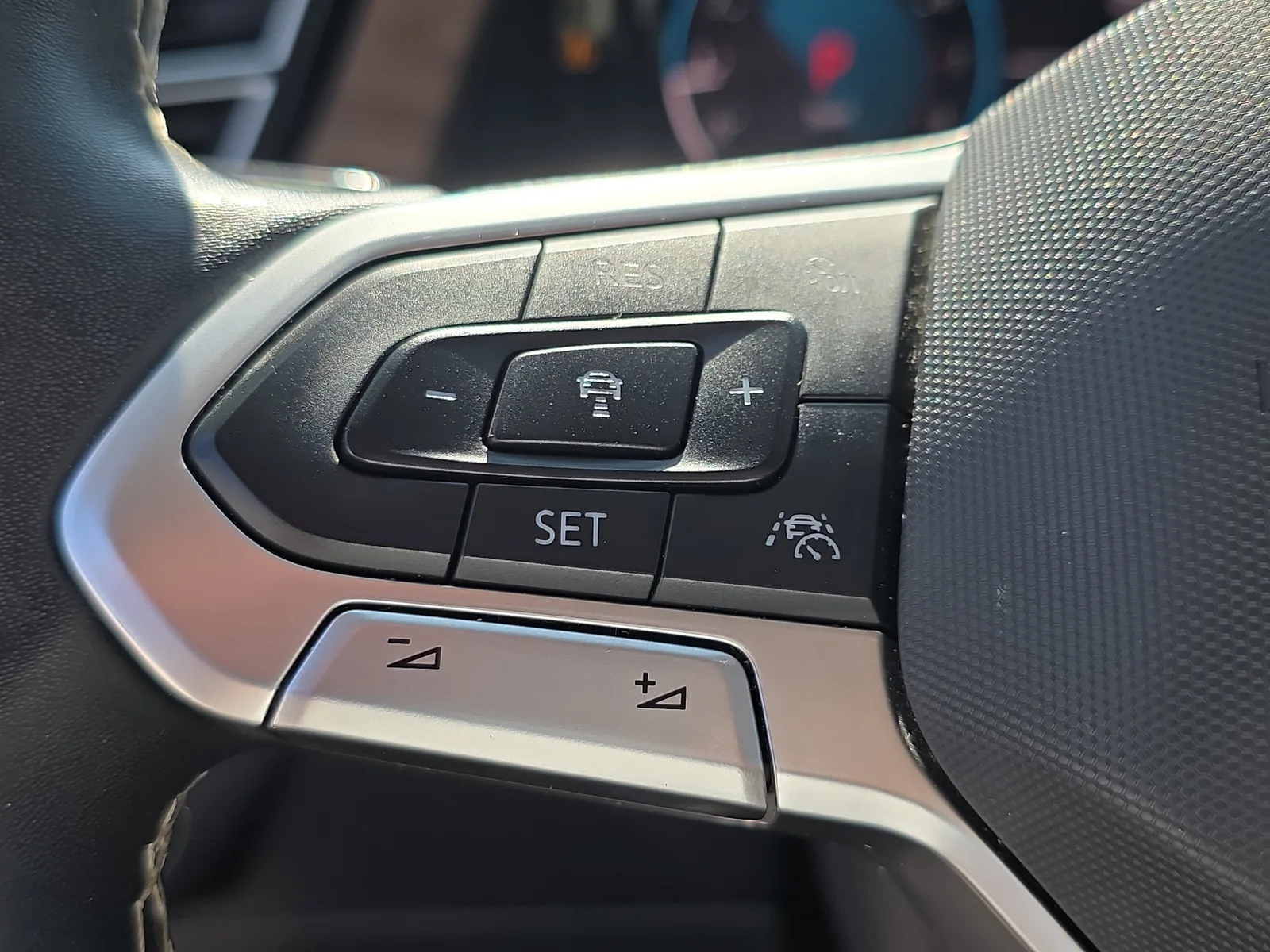 2024 Volkswagen Atlas 2.0T SE w/Technology photo 27