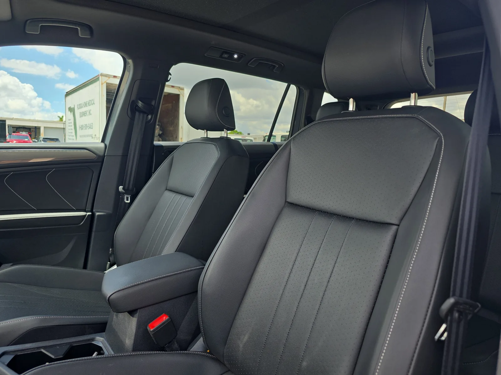 2023 Volkswagen Tiguan SE R-Line Black photo 24