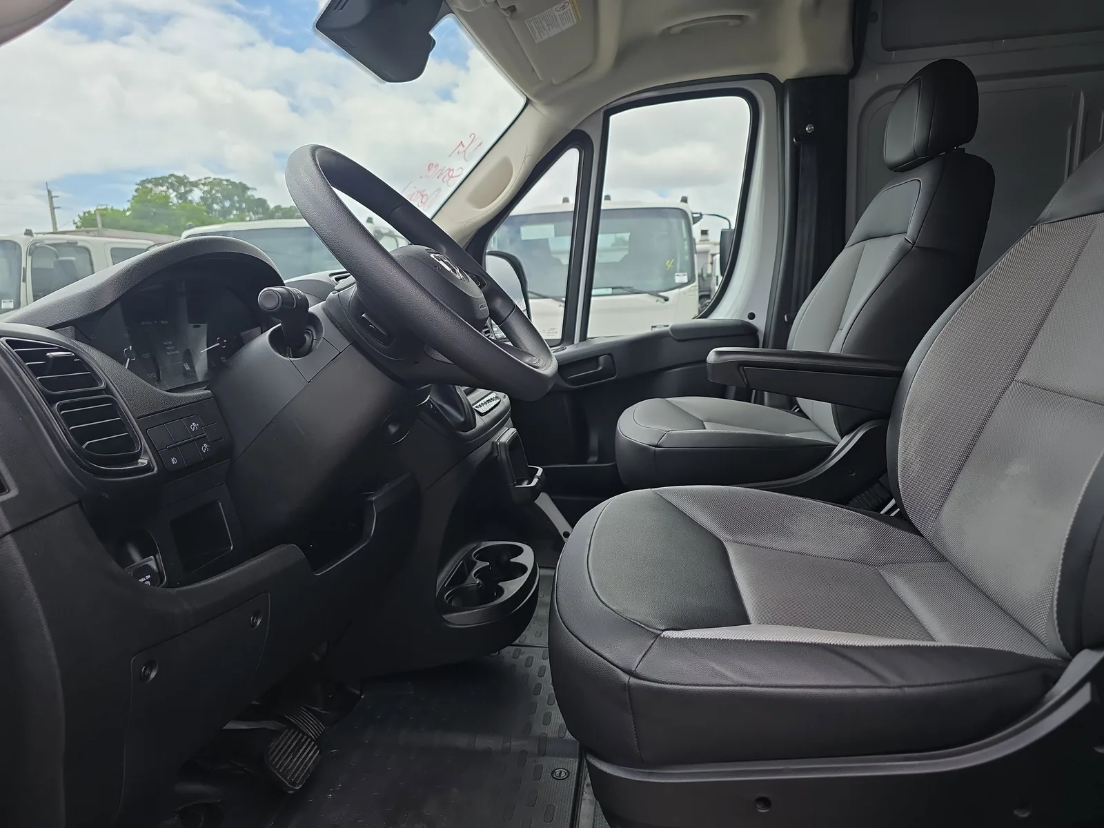 2025 RAM ProMaster Cargo Van Tradesman photo 21