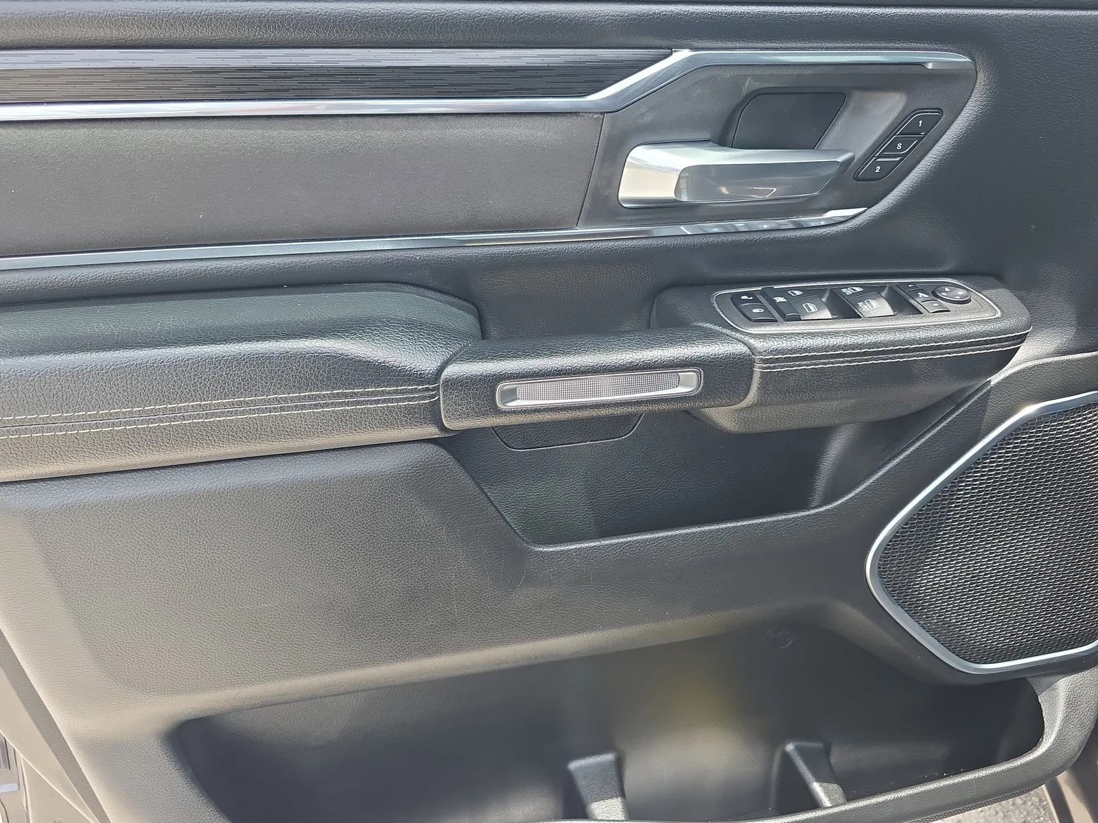2024 RAM 1500 Laramie photo 20
