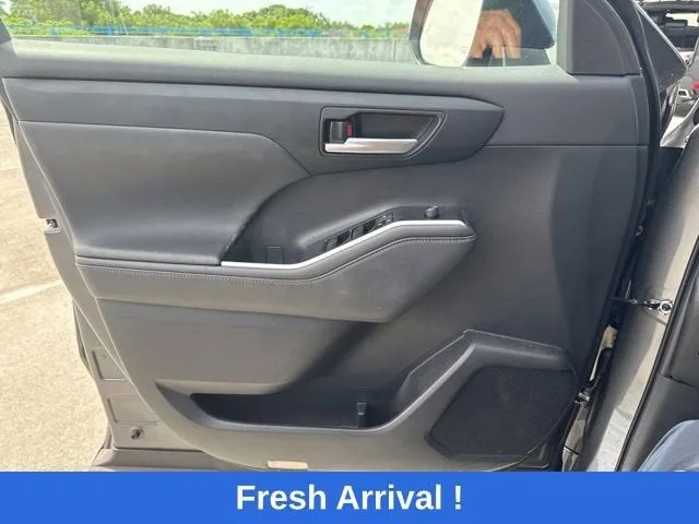 2024 Toyota Highlander LE photo 12