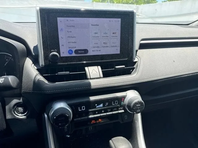 2023 Toyota RAV4 XLE photo 7