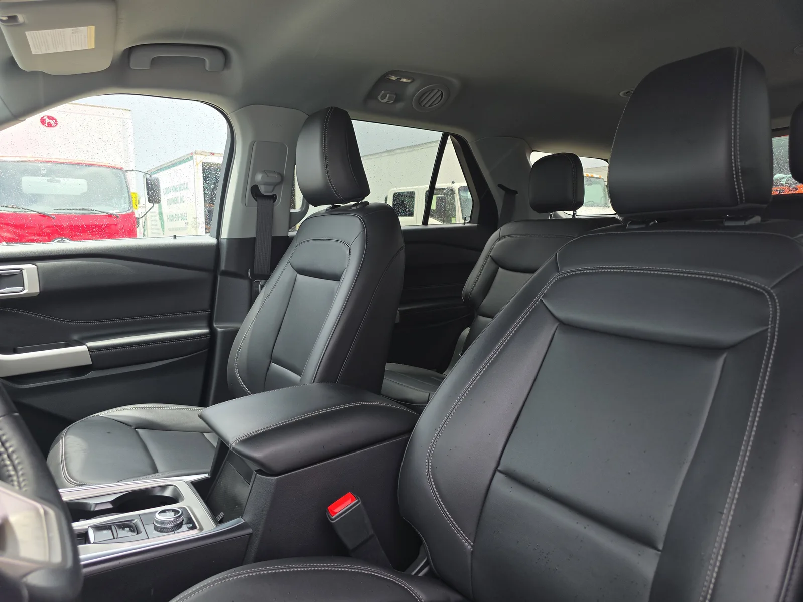 2024 Ford Explorer XLT photo 25