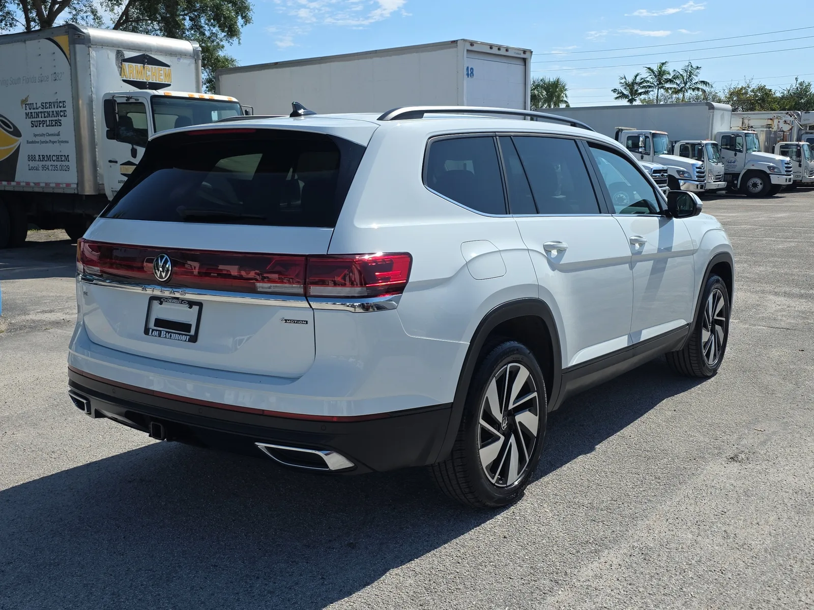 2024 Volkswagen Atlas 2.0T SE w/Technology photo 7