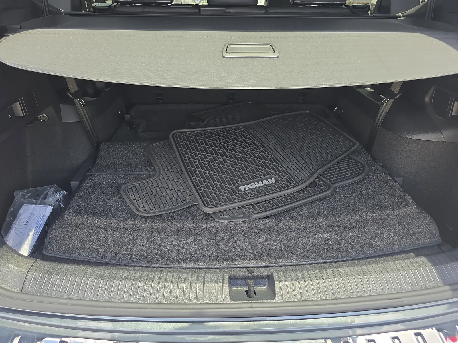 2023 Volkswagen Tiguan SE R-Line Black photo 11