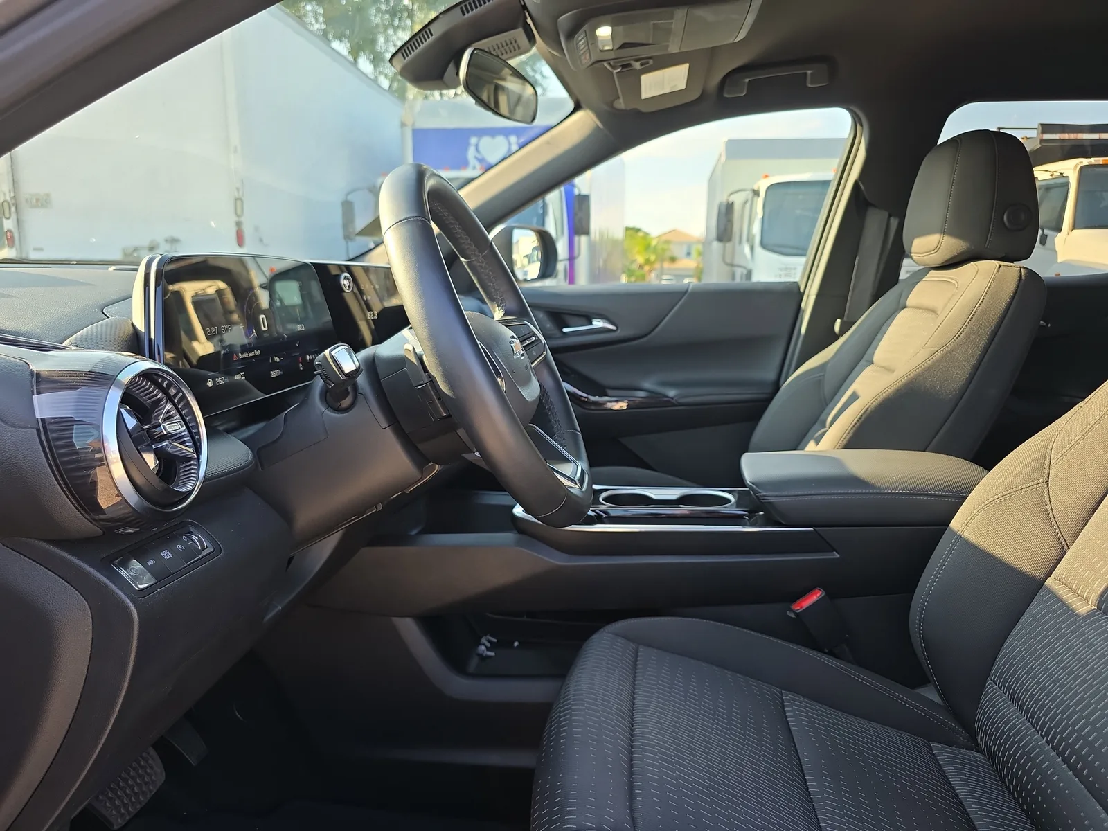 2025 Chevrolet Equinox LT photo 24