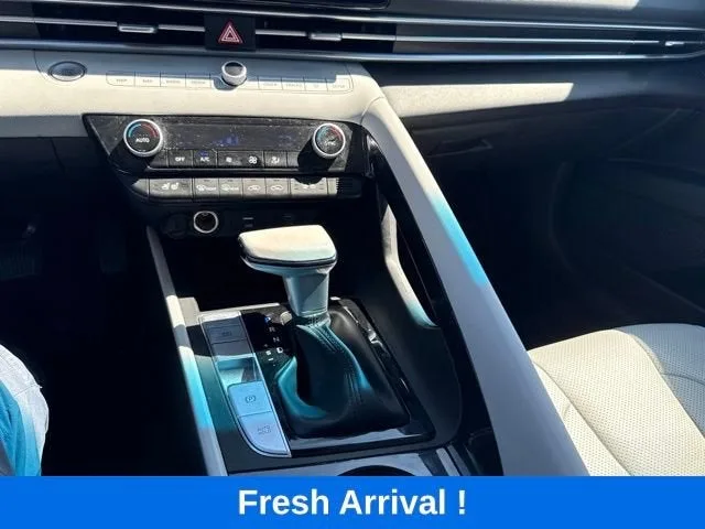 2025 Hyundai Elantra Hybrid Limited photo 8