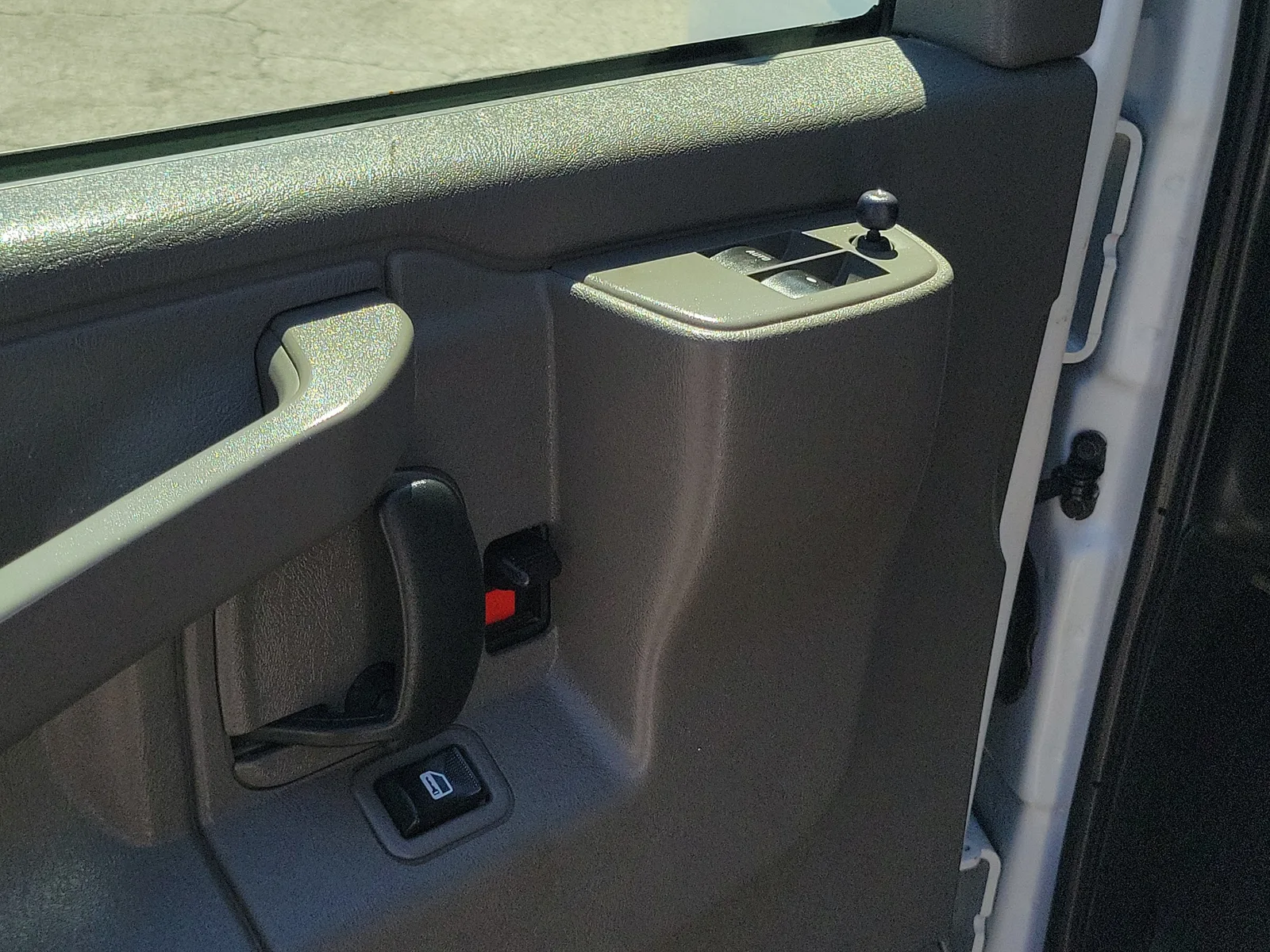 2023 Chevrolet Express Passenger 3500 1LS photo 19