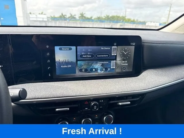 2025 Nissan Kicks SV photo 7