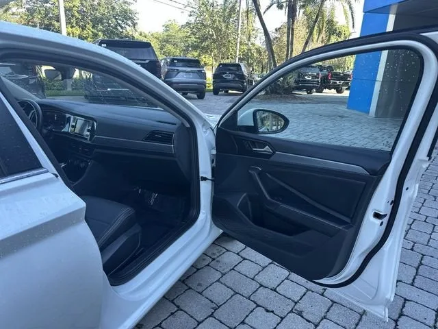 2024 Volkswagen Jetta SE photo 23