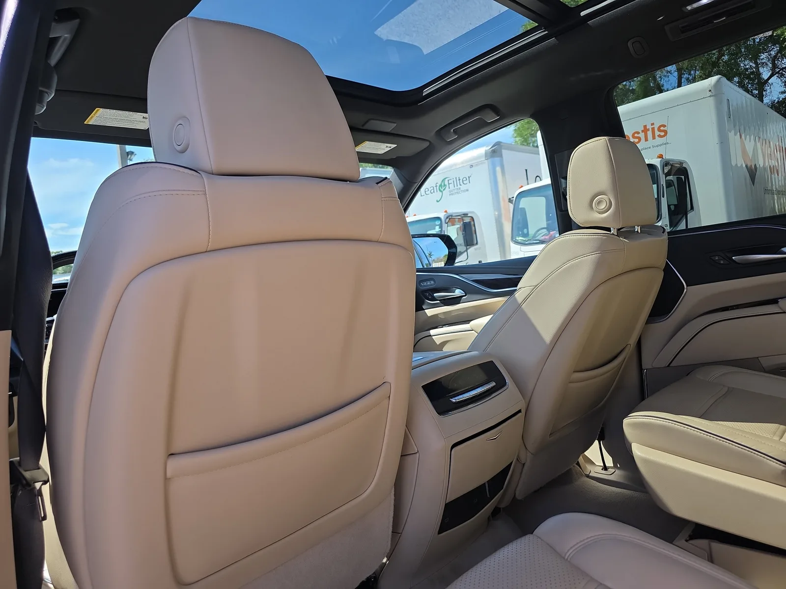2023 Cadillac Escalade Premium Luxury photo 17
