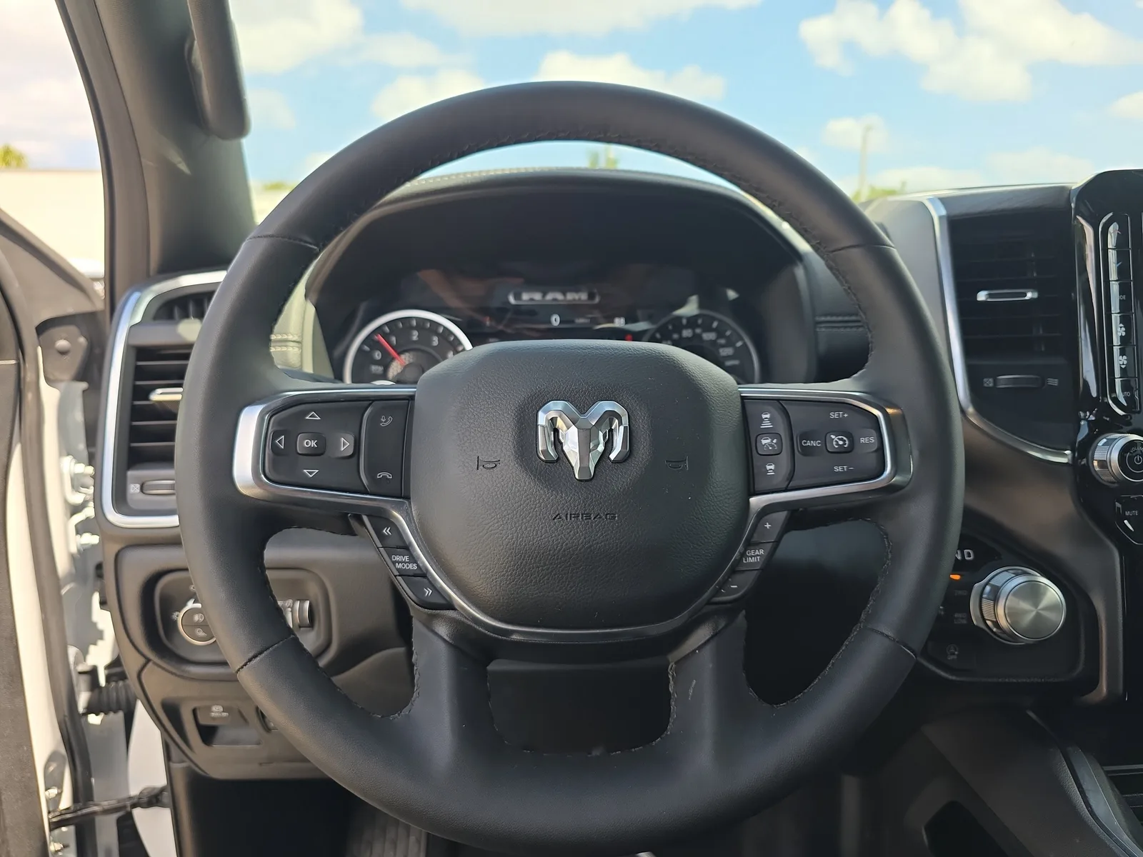 2026 RAM 1500 Laramie photo 28