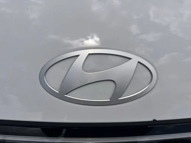 2025 Hyundai Kona SEL photo 10