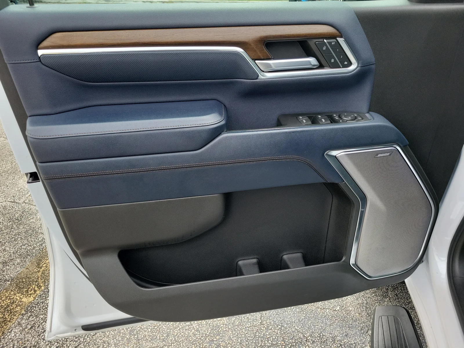 2024 Chevrolet Silverado 2500 HD High Country photo 19