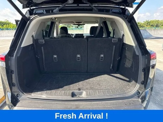 2025 Nissan Pathfinder SV photo 5