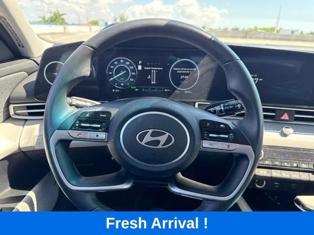 2025 Hyundai Elantra Hybrid Limited photo 6