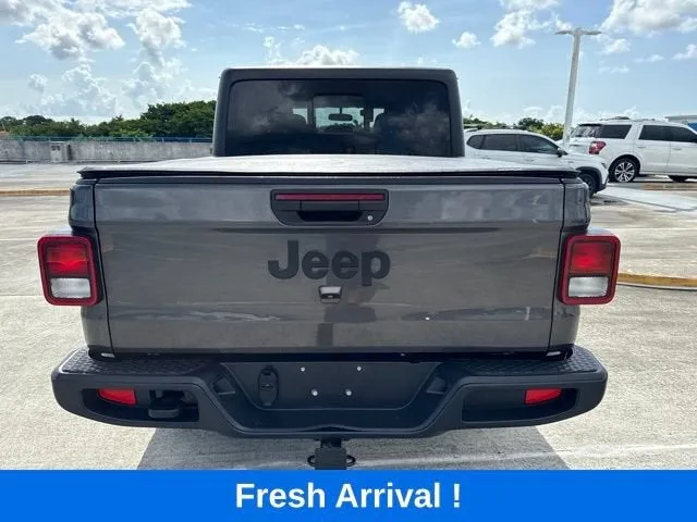 2021 Jeep Gladiator Willys Sport photo 19