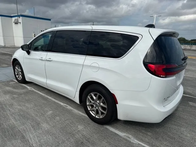 2024 Chrysler Pacifica Touring photo 14