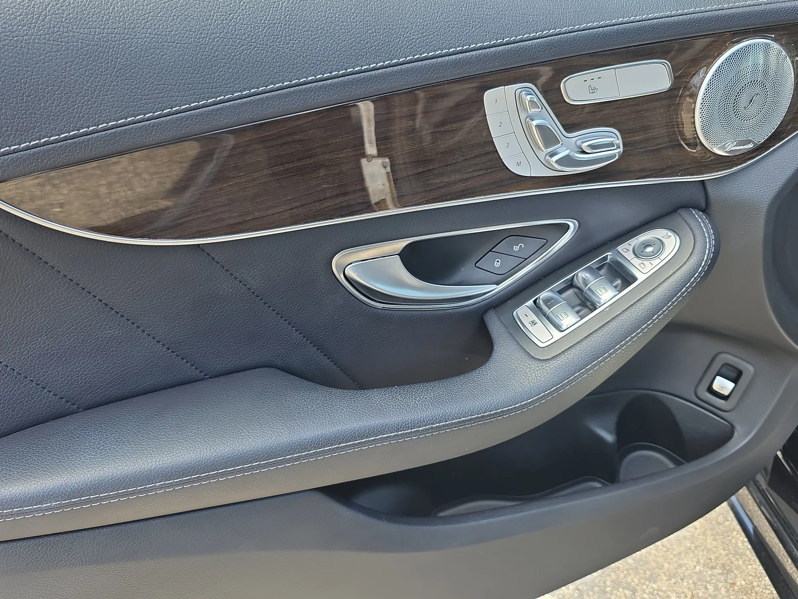 2016 Mercedes-Benz C-Class C 300 Luxury photo 17