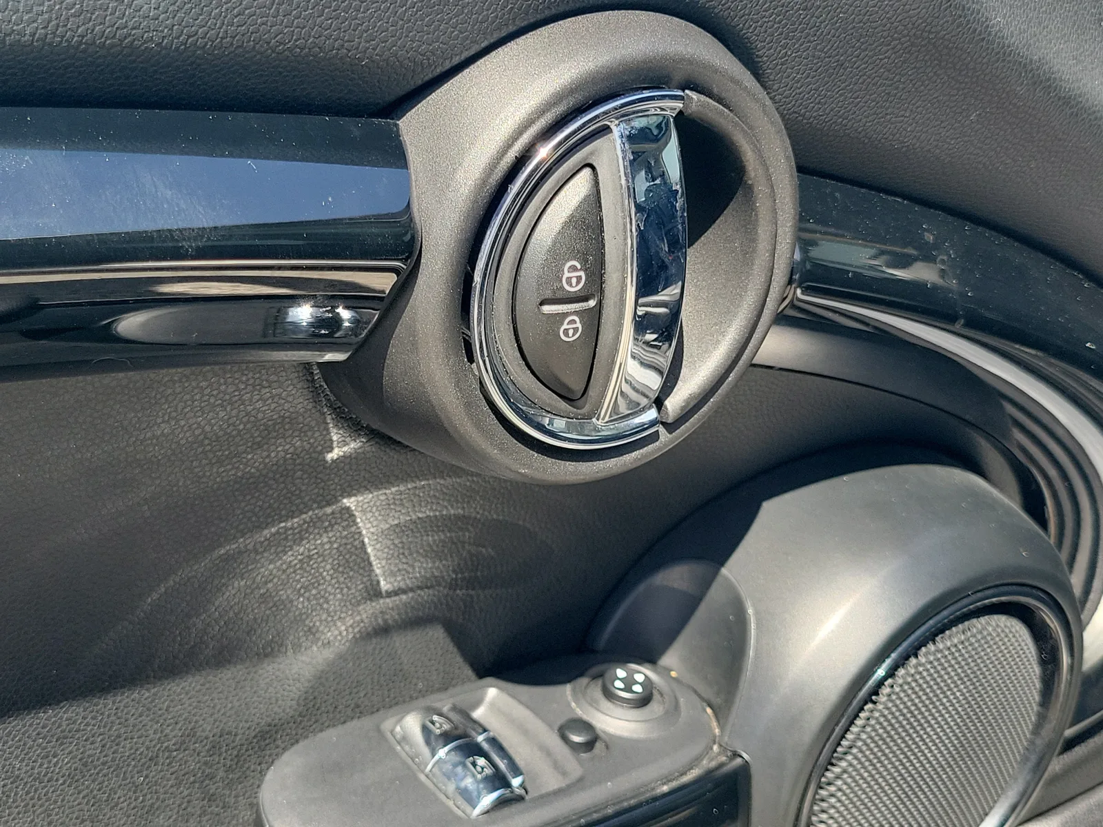 2019 MINI Hardtop 2 Door Cooper photo 16