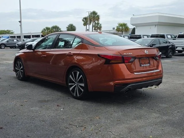 2022 Nissan Altima 2.5 SR photo 5