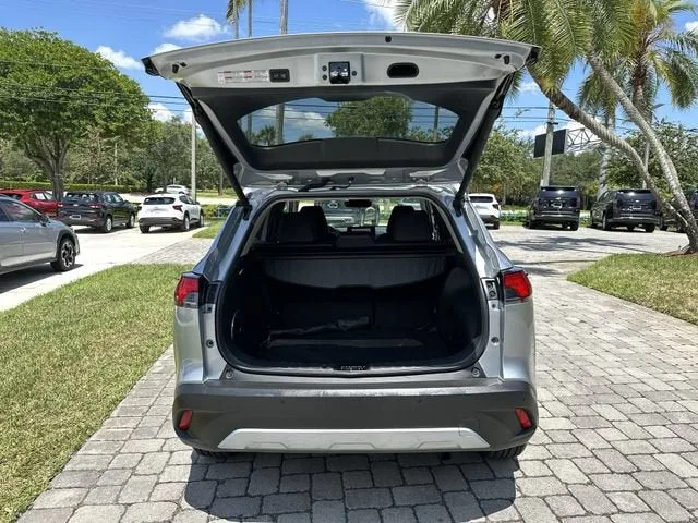 2023 Toyota Corolla Cross XLE photo 28