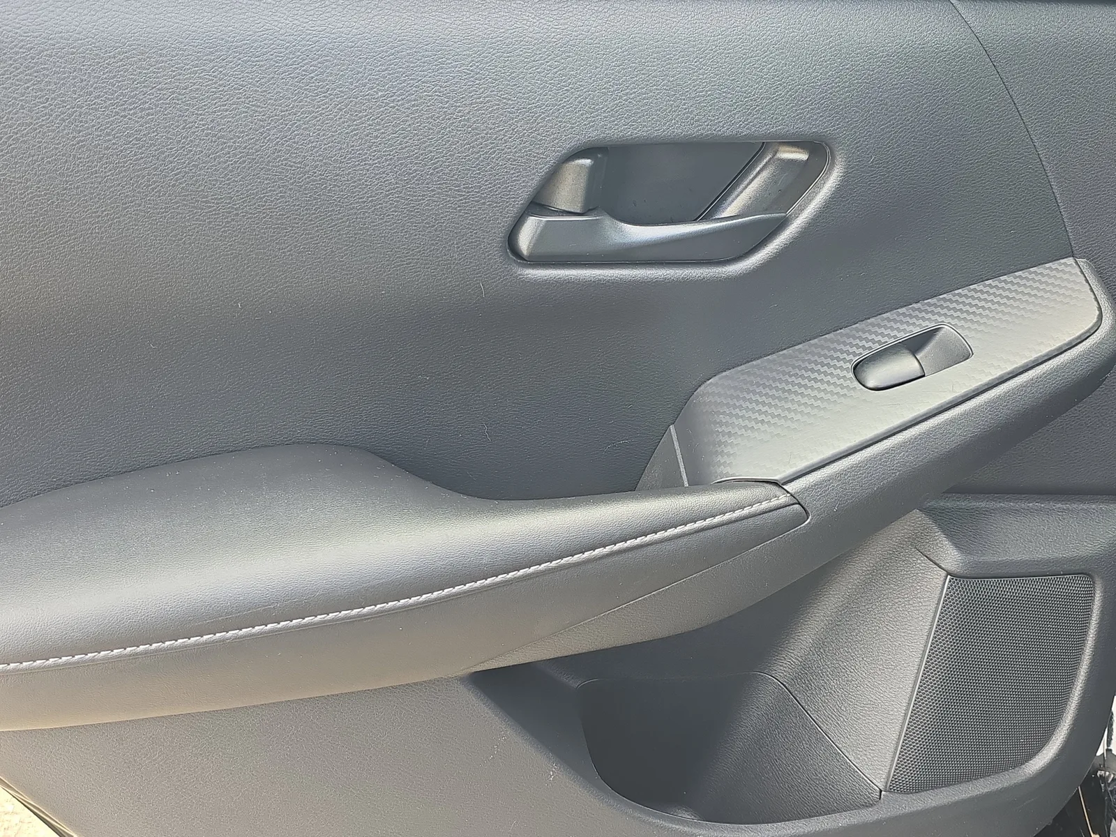 2025 Nissan Sentra SV photo 13