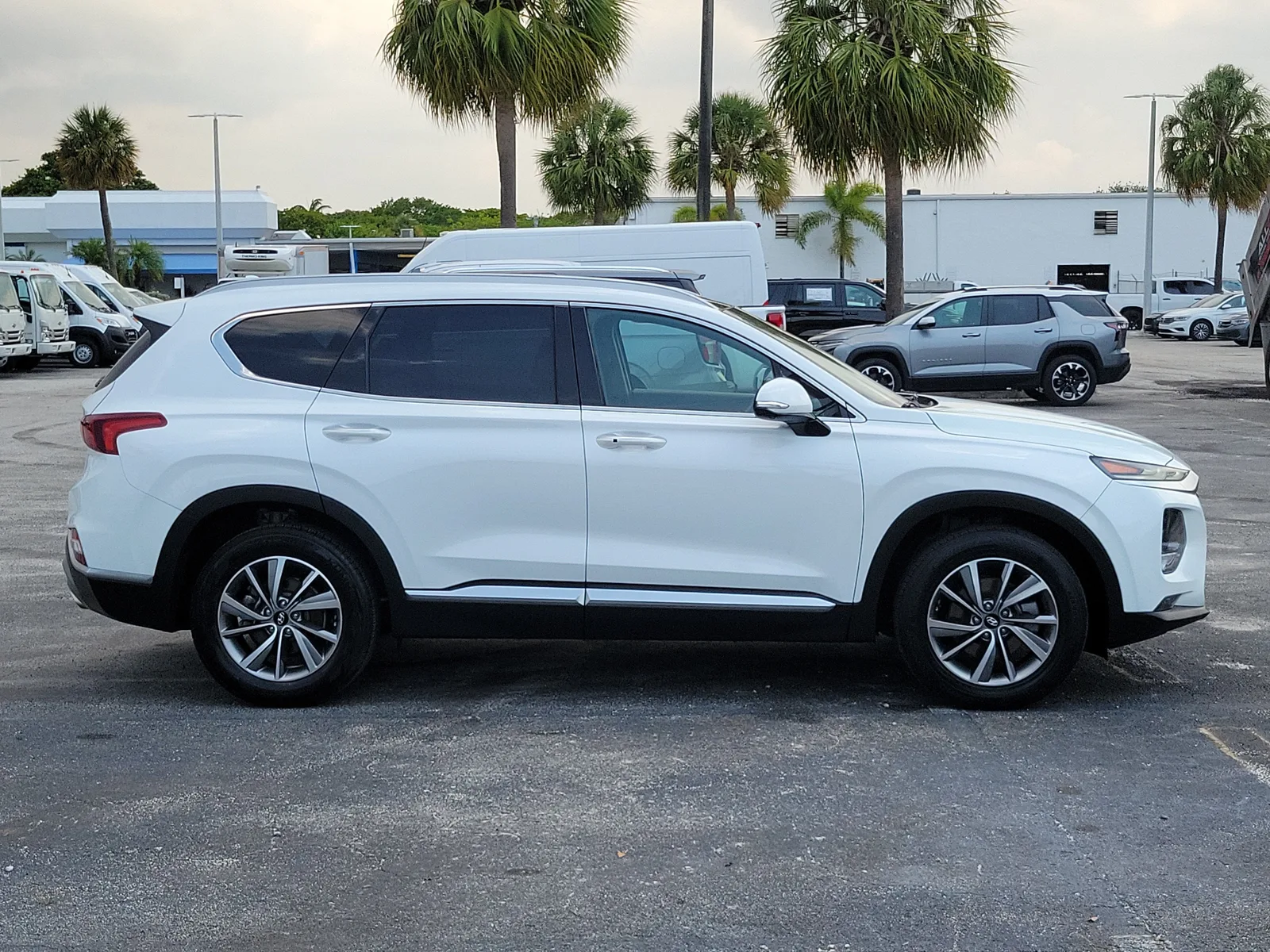 2019 Hyundai Santa Fe Ultimate photo 2
